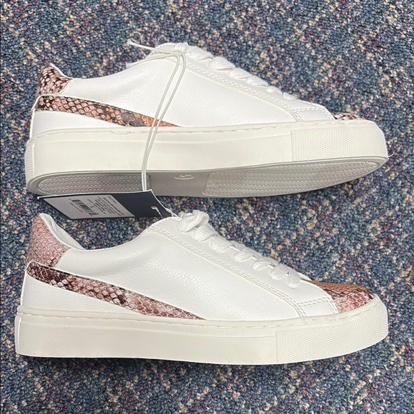 NWT Universal Thread White and Orange Sneakers with Fashionable Accents size 5 - Picture 6 of 16